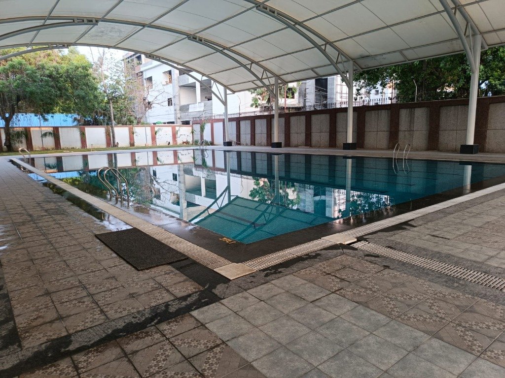 Semi-Covered Luxury Swimming Pool